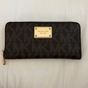 Michael Kors Brown Jet Set Zip Around Continental Wallet